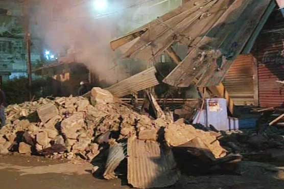 Massive blaze engulfs Tariq plaza in Karachi