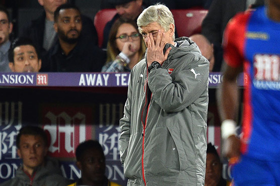 Wenger faces fan fury as Arsenal slump worsens