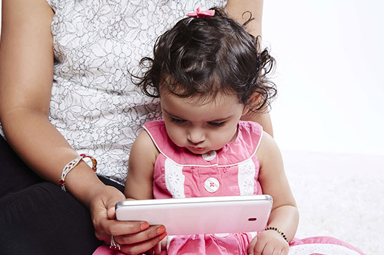 Toddlers playing with touchscreens sleep less: study
