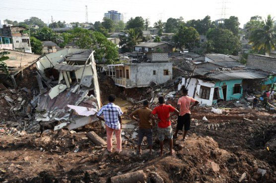 Hundreds evacuated after deadly Sri Lanka dump collapse