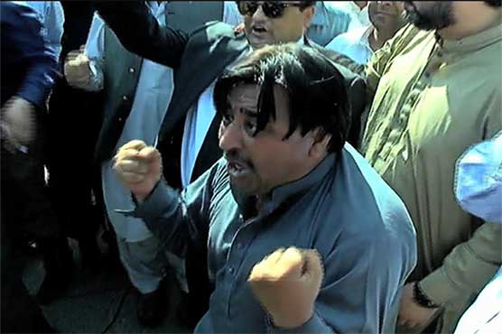 PTI protests over closing of PID gates on its leaders