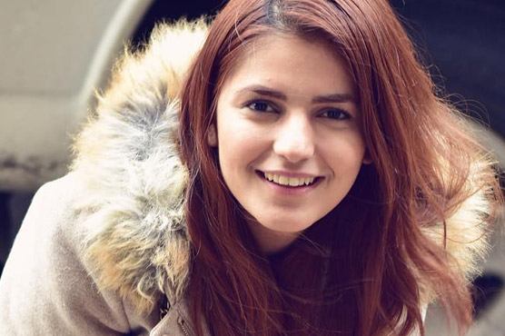 Momina Mustehsan was 'live' at Lahore airport