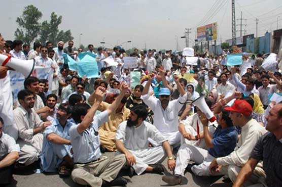 Lahore: Young doctors' protest continues for third day