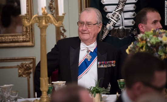 Title row: Danish prince refuses to be buried next to his queen