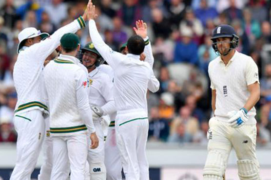 England 224-8, lead South Africa by 360 runs 