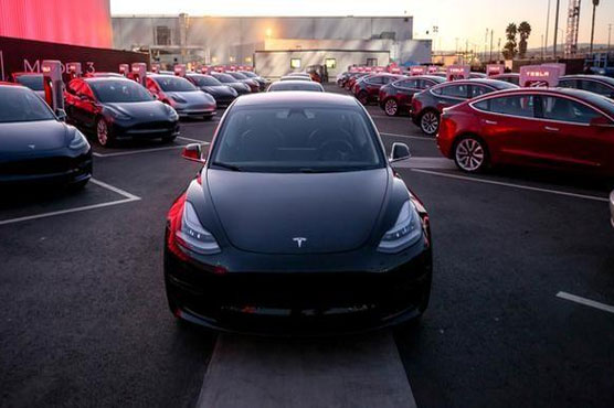 Tesla seeks $1.5 billion junk bond issue to fund Model 3 production