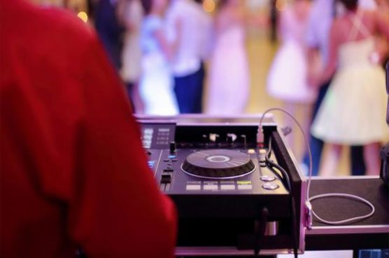 Wedding DJ made off with $600 from couple's card box
