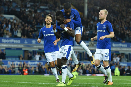 Football: Everton shrug off crowd trouble in Europa League win