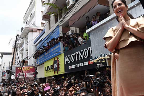 Sunny Leone gets a jaw-dropping welcome in Kochi