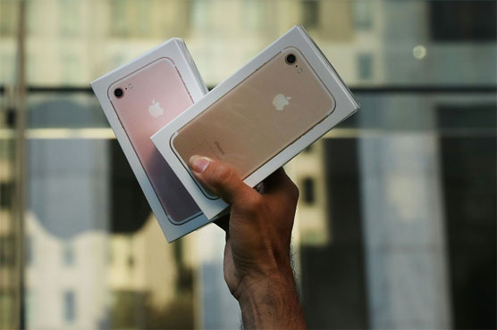 Apple under pressure to dazzle as market slows