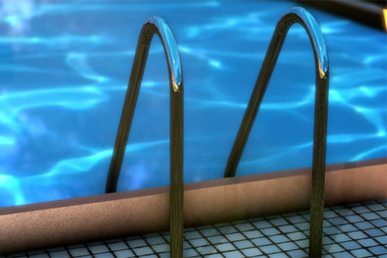Woman stuck in swimming pool turns to Facebook for help