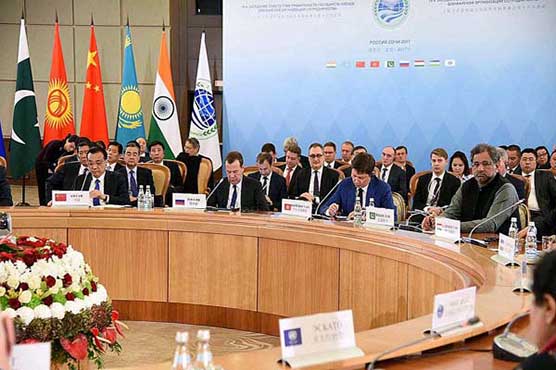 PM cautions against politicization of development plans