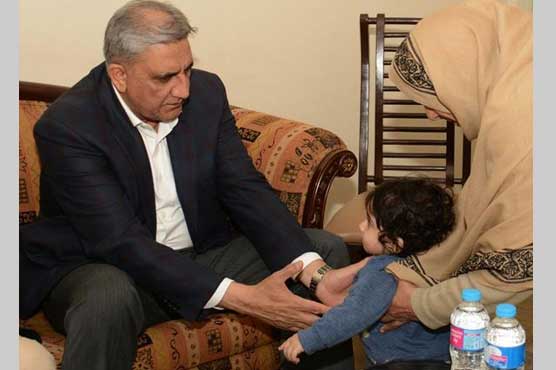 Army Chief visits bereaved family of martyred Major Ishaq