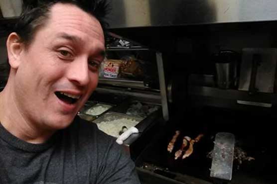 Selfie-service: Man cooks Waffle House meal as worker sleeps