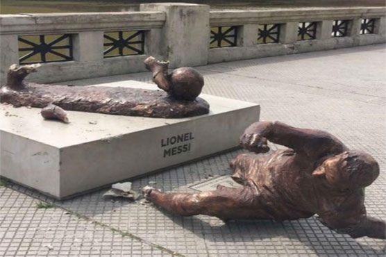 Football: Messi's statue vandalised again
