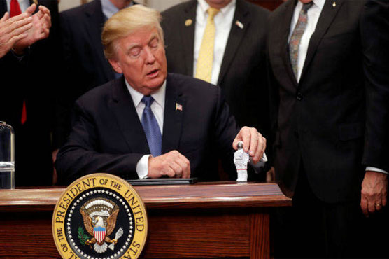 Trump tells NASA to send Americans to Moon