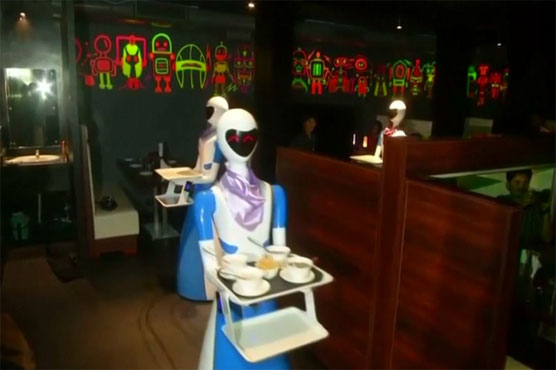 Restaurant in India replaces waiters with robots