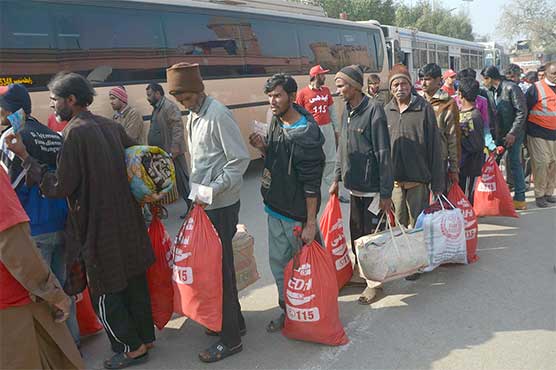 Pakistan hands over 145 fishermen to Indian authorities