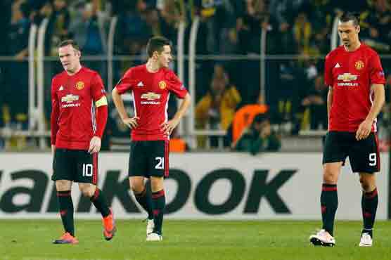 Manchester United drop two more points at home