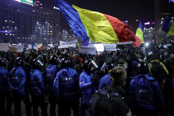 Romanians rally in biggest anti-corruption protest in decades