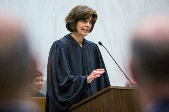 US judge extends deportation stay to February 21