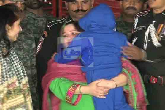 Four-year-old Iftikhar re-unites with his mother at Wagah Border