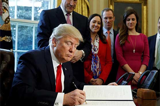 Trump appeals judge's ruling that lifted travel ban