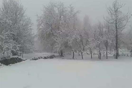 People remain stuck in upper regions despite snowfall halt