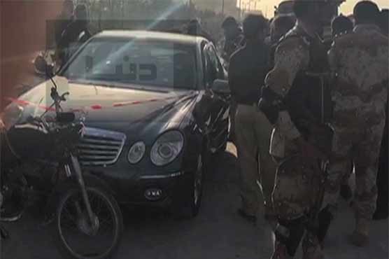 Karachi: Two injured by firing after submitting cash in bank