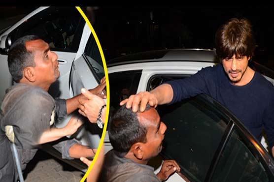 A beggar asked help and SRK proved why he's called King Khan