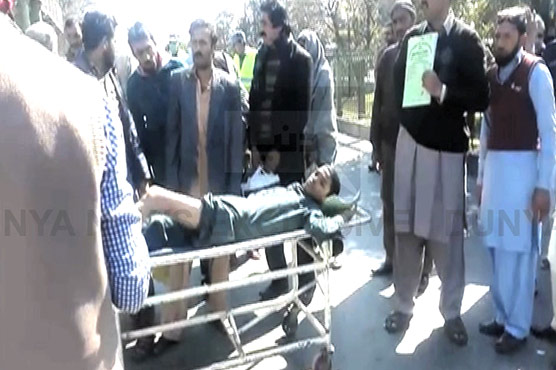 Patients' families protest lack of implants in Lahore's Jinnah Hospital