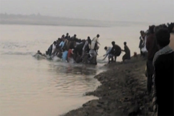 One killed, 13 missing as boat capsizes near Larkana