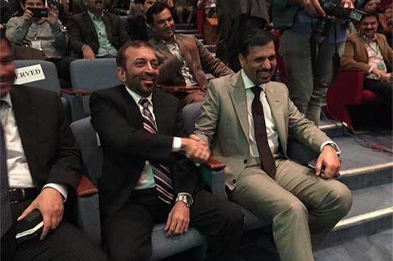 Mustafa Kamal, Farooq Sattar share warm handshake 
