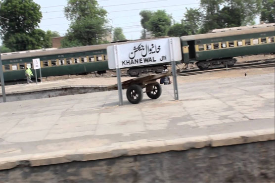 Girl killed by train while taking selfie on platform in Khanewal