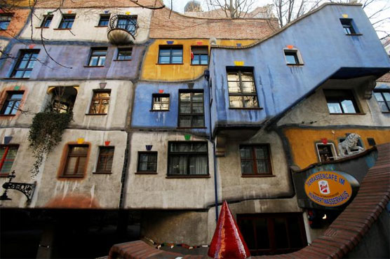 Tired of screen addicts, Vienna cafe says phone charging costs extra