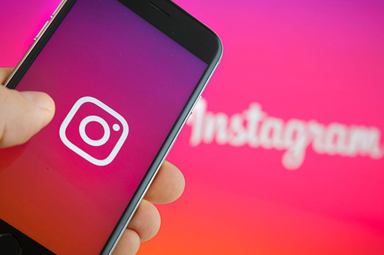 Instagram enables one-go album posts