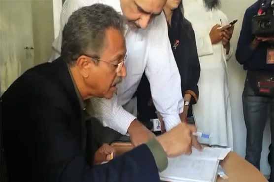 Waseem Akhtar furious due to food control authority's performance