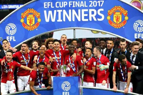 Manchester United beat Southampton to win League Cup