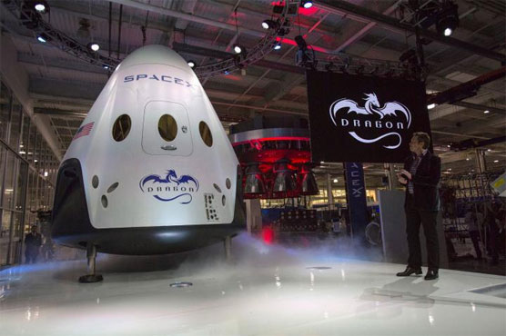 SpaceX to send two tourists around Moon in 2018