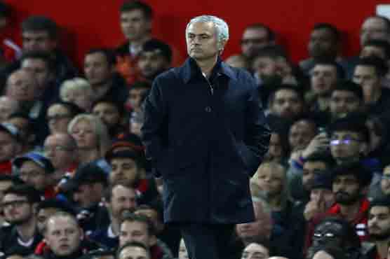 Mourinho salutes Old Trafford faithful