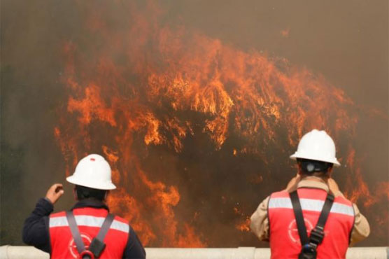 At least 100 homes burned as fire erupts in Valparaiso, Chile