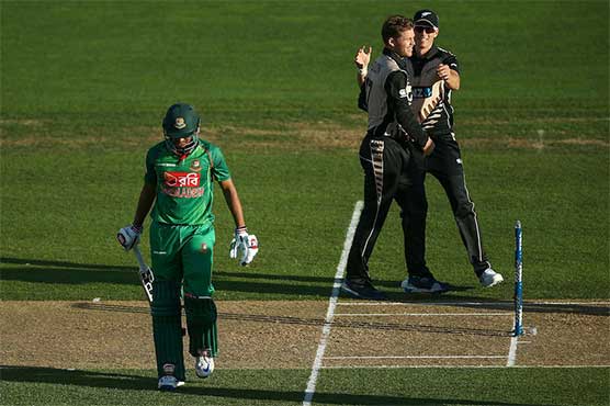 Mahmudullah's 52 guides Bangladesh to 141-8