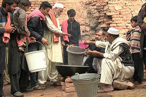 Rawalpindi man runs hot water business amid gas outages