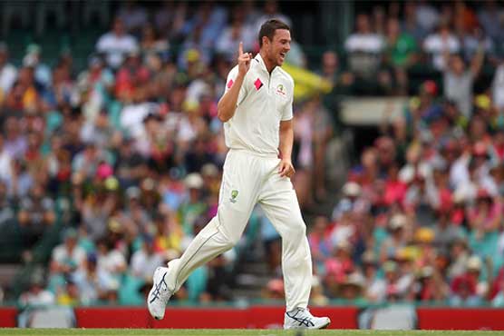 Pakistan in trouble after Australia declare