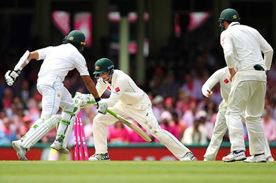 Azhar in run-out mix-up as Pakistan dig in
