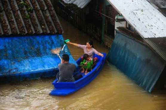 12 dead as torrential rain submerges Thai south