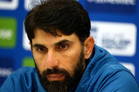Ex-Pakistan players call for Misbah to retire