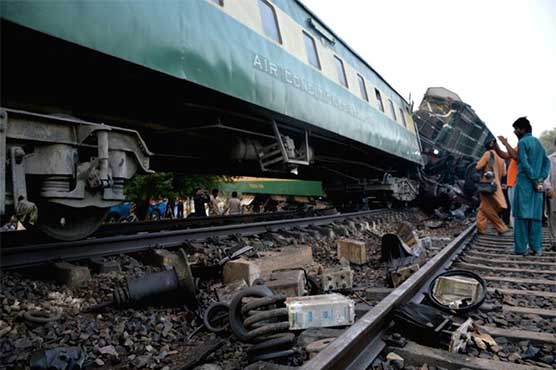 Outdated signal system behind mounting train mishaps in Pakistan