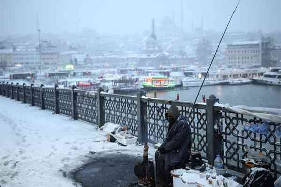 Deaths, travel chaos in Europe cold snap