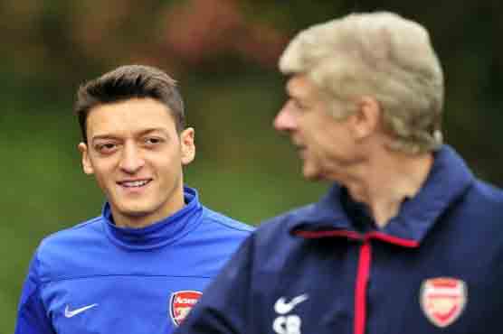Football: Ozil links Arsenal future to coach Wenger